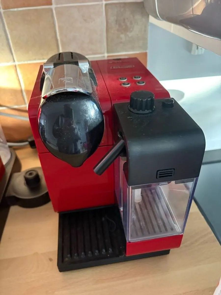 Nespresso machine with frother - Image 1