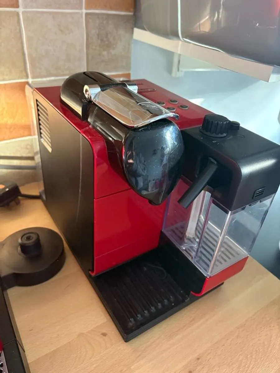 Nespresso machine with frother - Image 2