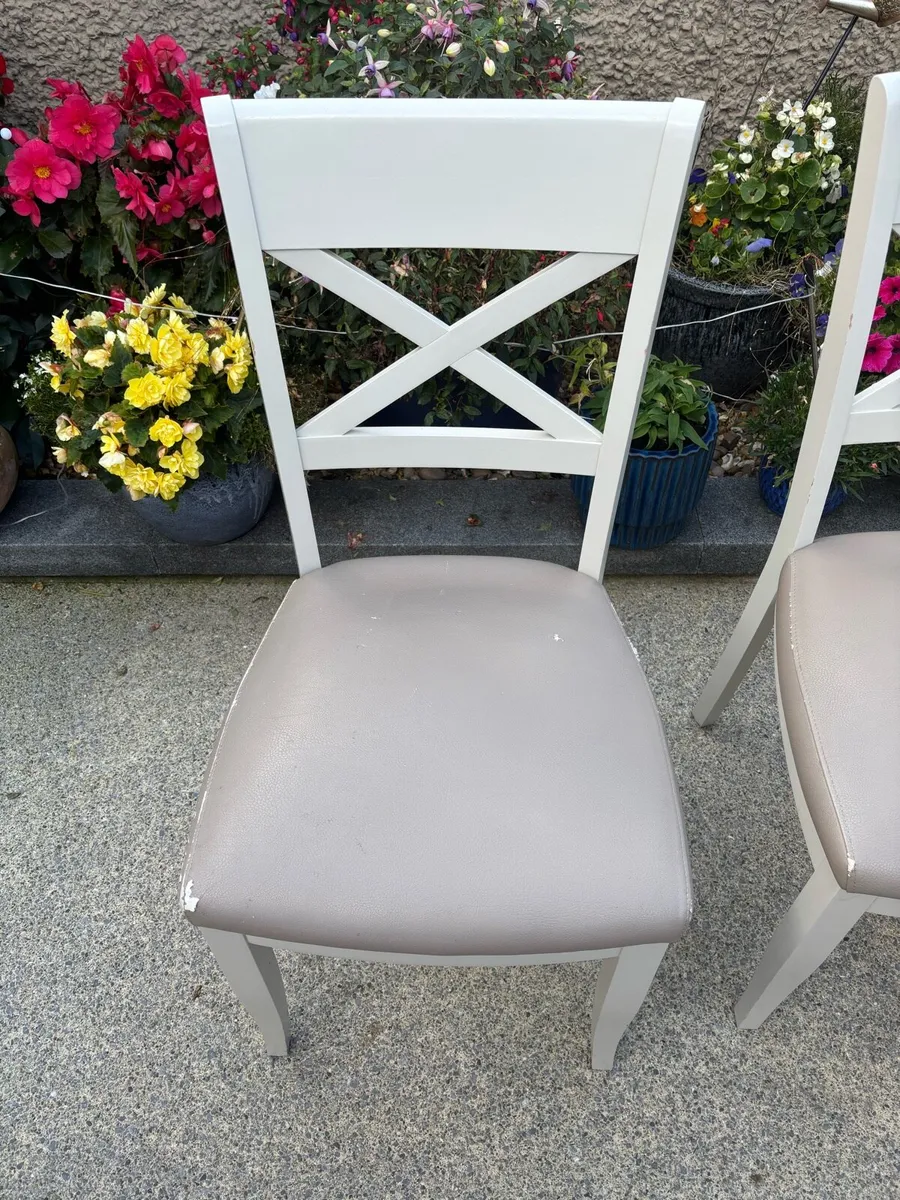 Dining Table and chairs - Image 2