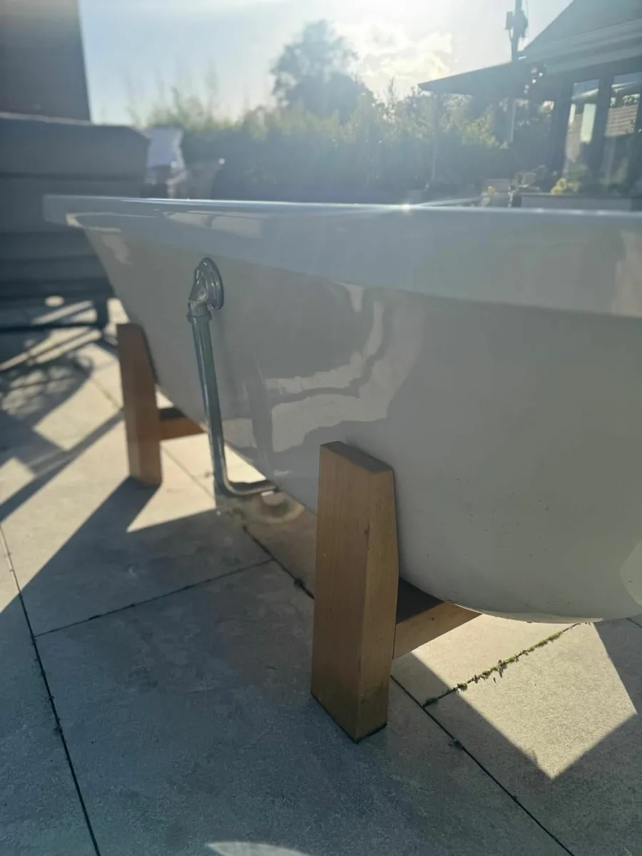Free Standing Bath - Image 3
