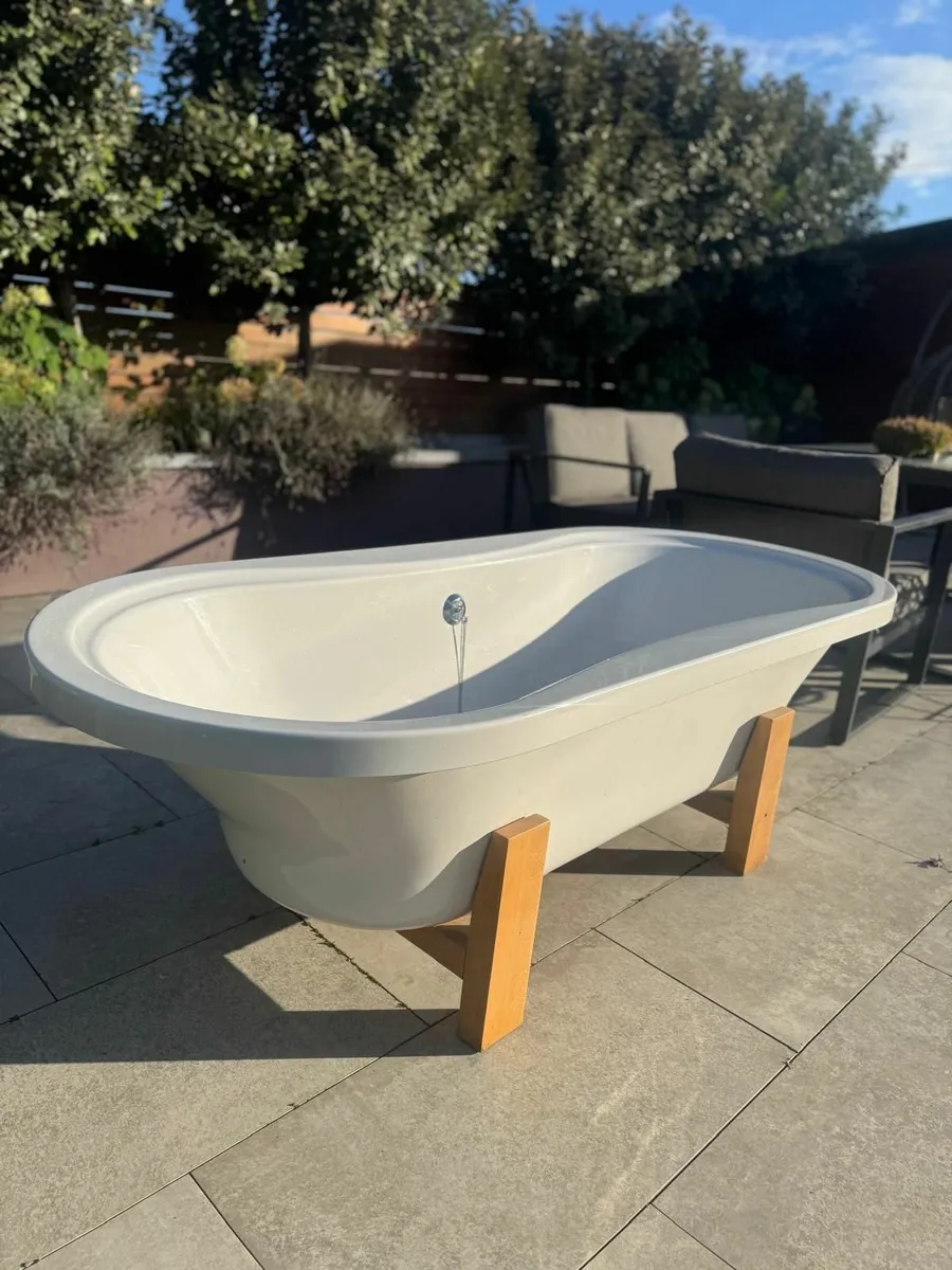 Free Standing Bath - Image 1