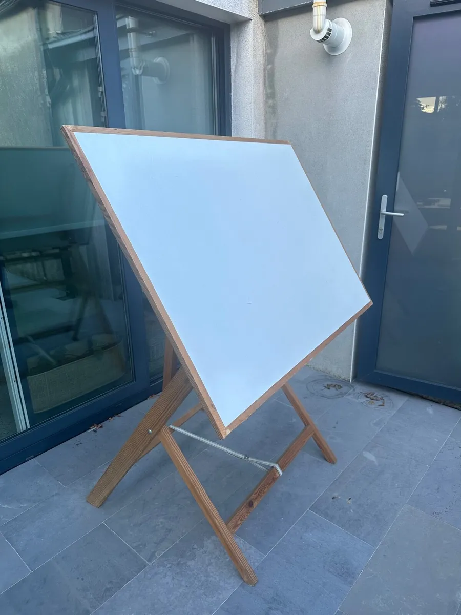Drawing table - Image 1