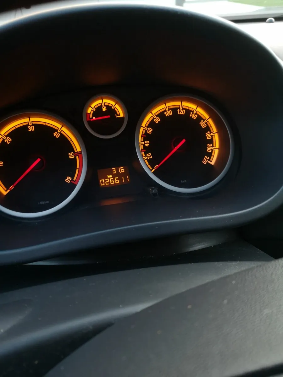 Opel Corsa 2007 left hand drive - Image 3
