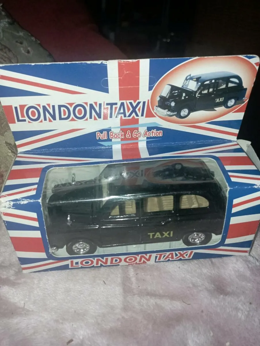 LONDON BLACK TAXI W/ OPENING DOORS - Image 1