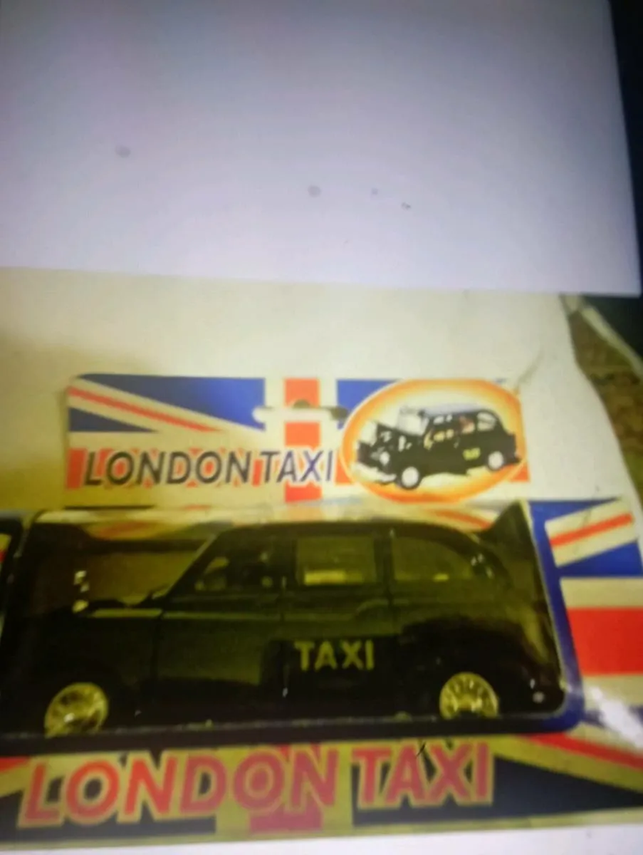 LONDON BLACK TAXI W/ OPENING DOORS - Image 2