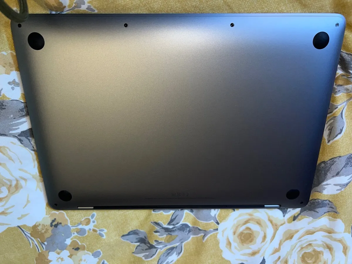 MacBook Pro 2020 13 inch - Image 4
