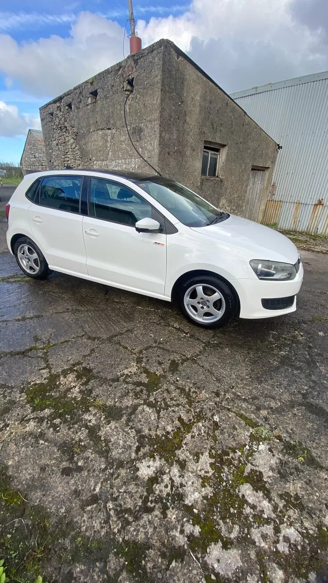 Volkswagen Polo 2011 - Image 2