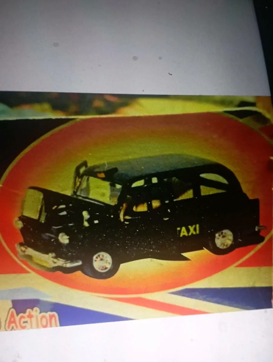 LONDON BLACK TAXI W/ OPENING DOORS - Image 4