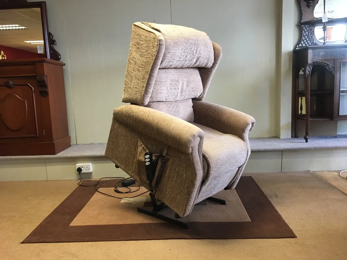 Electric Riser/Recliner Armchair - Image 1