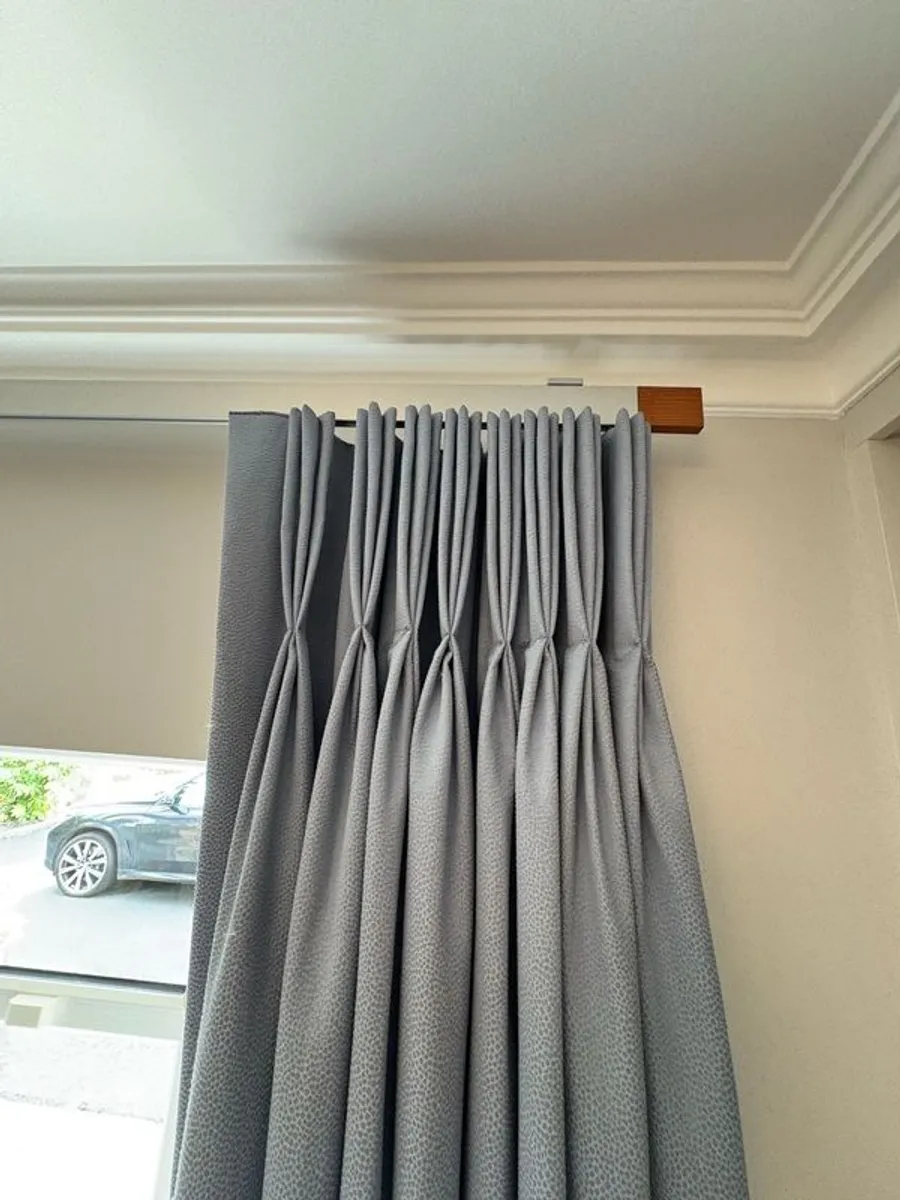 curtains - Image 1