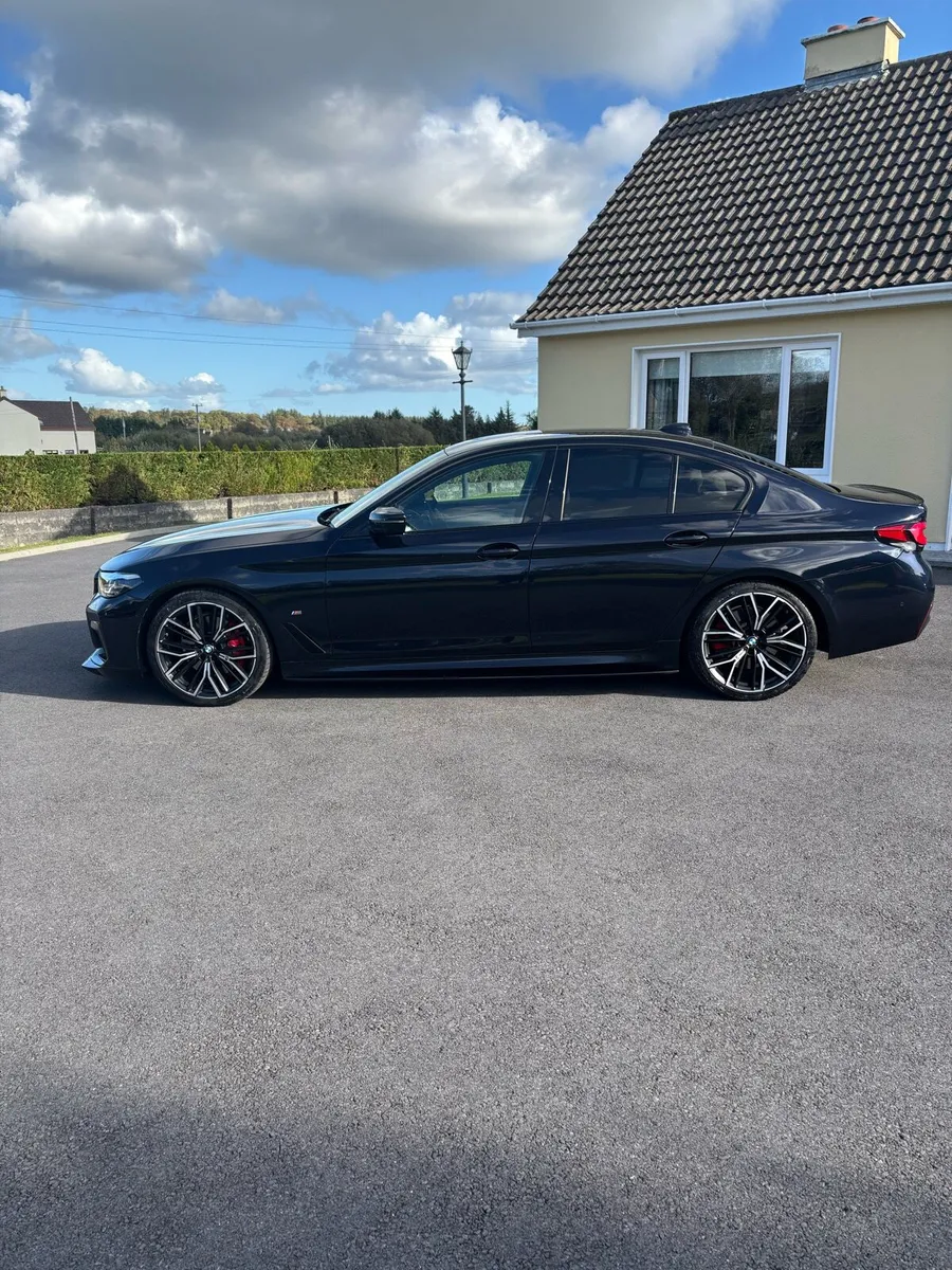 2021 BMW 5 Series - Image 4