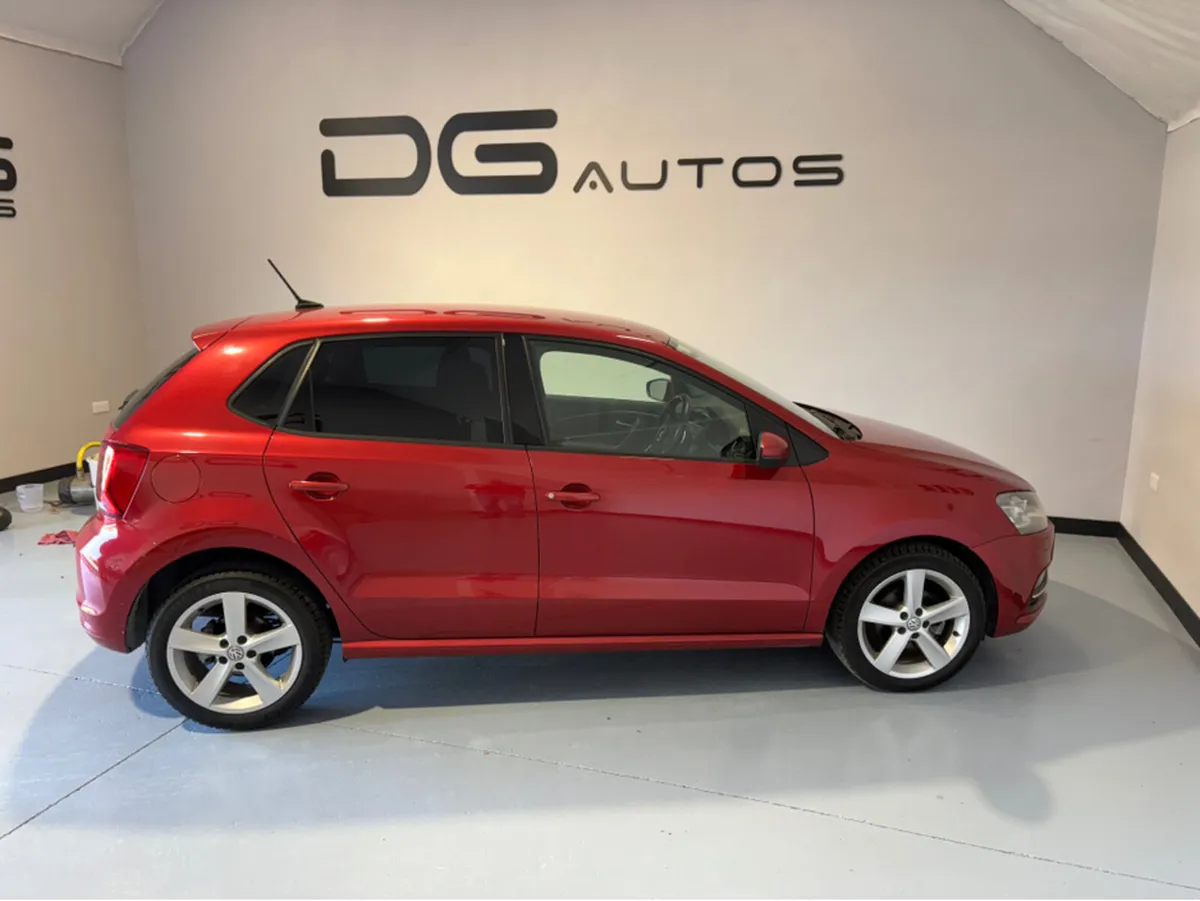 Volkswagen Polo LOW KMs - HALF LEATHER- HEATED SEA - Image 4