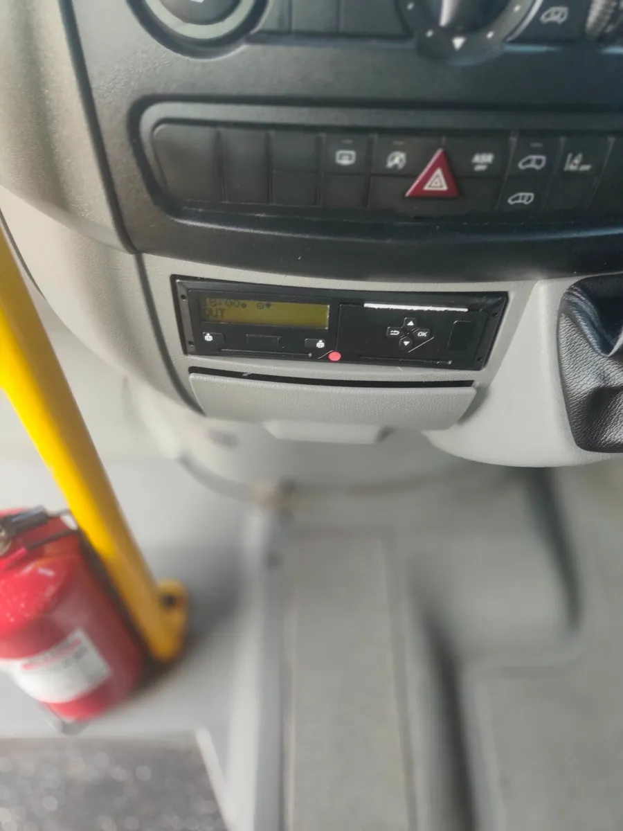 21 seater Volkswagen Crafter 2016 - Image 2