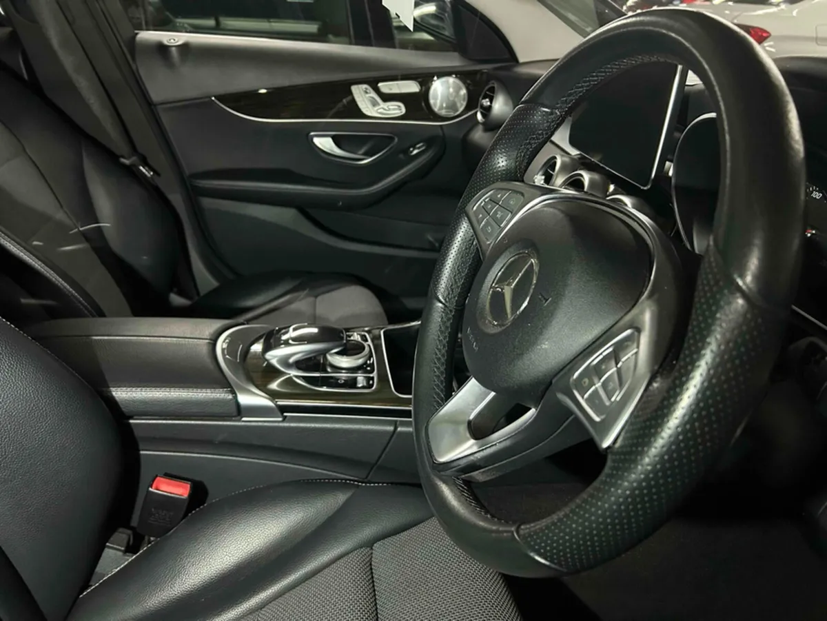 Mercedes-Benz C-Class C350E Avantgarde Bright Red, - Image 3