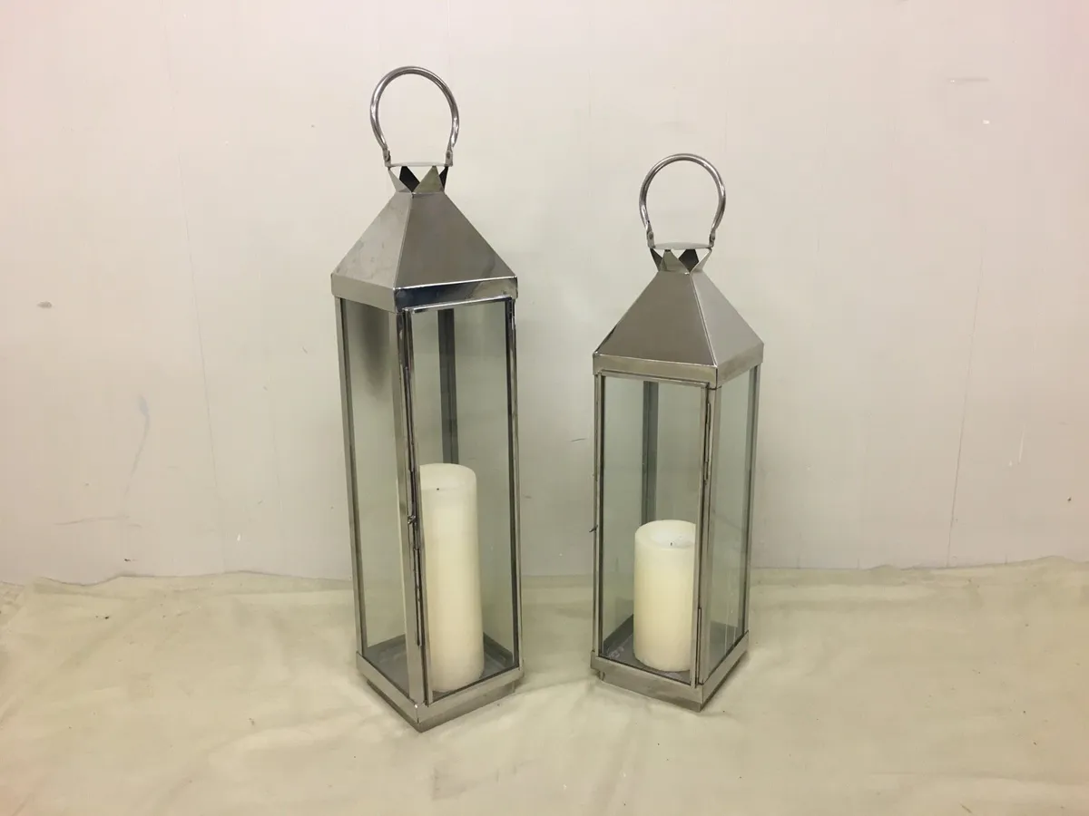 Pair of Lanterns - Image 1