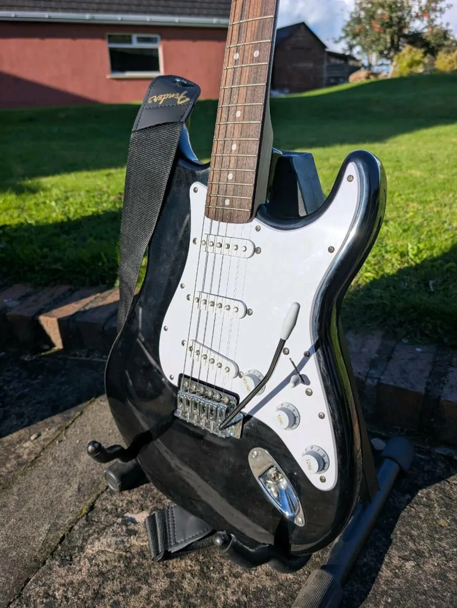 Fender Squire Stratocaster Package - Image 3