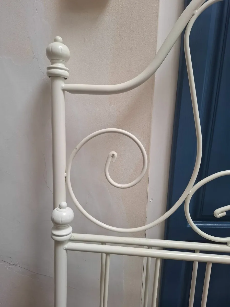Bed - Image 2