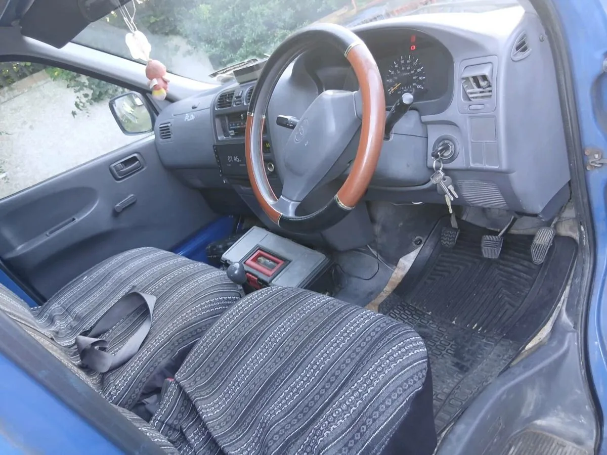 Toyota HiAce doe 26 low mileage - Image 4