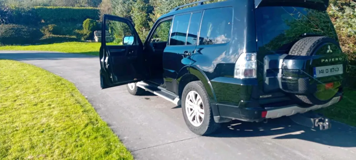 Mitsubishi Pajero 5 Seat Commercial - Image 2