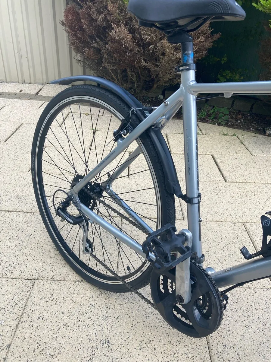 Giant Escape 3 sport hybrid bike - Image 3