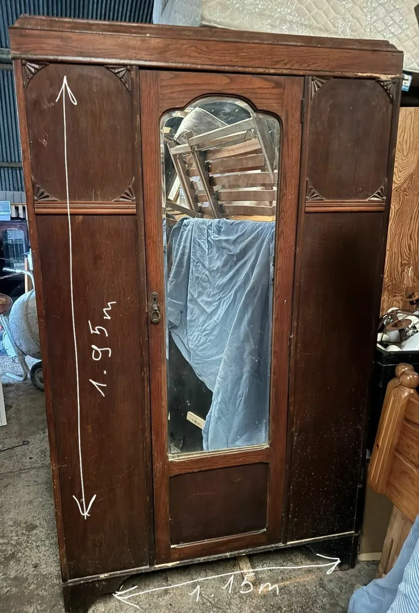 Wardrobe  with mirror - Image 1
