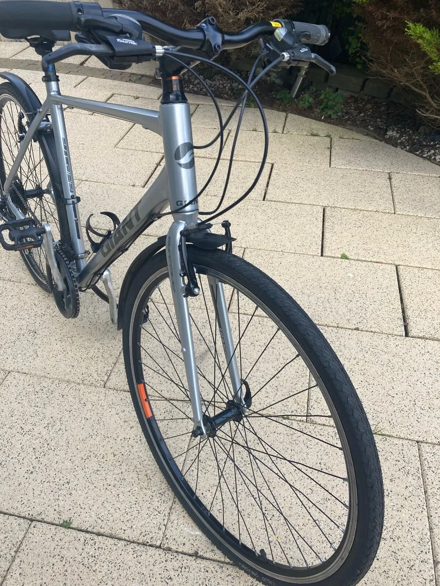 Giant Escape 3 sport hybrid bike - Image 4