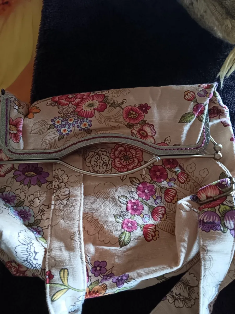 Ladies handbags - Image 3