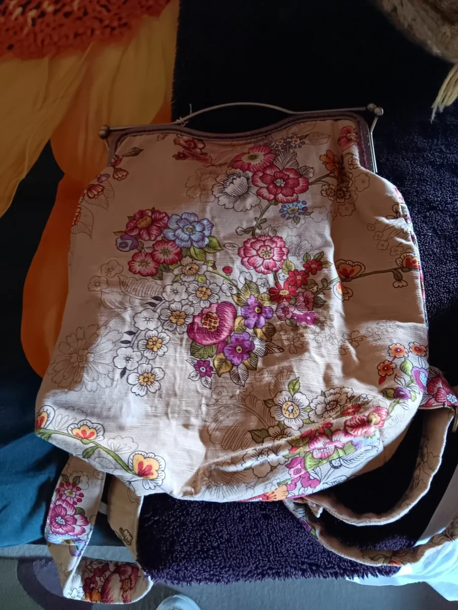 Ladies handbags - Image 4