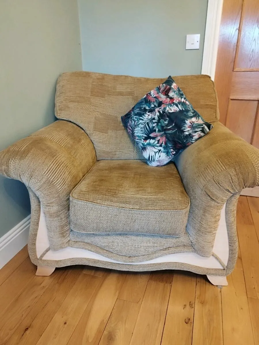 Suite of furniture - Image 2