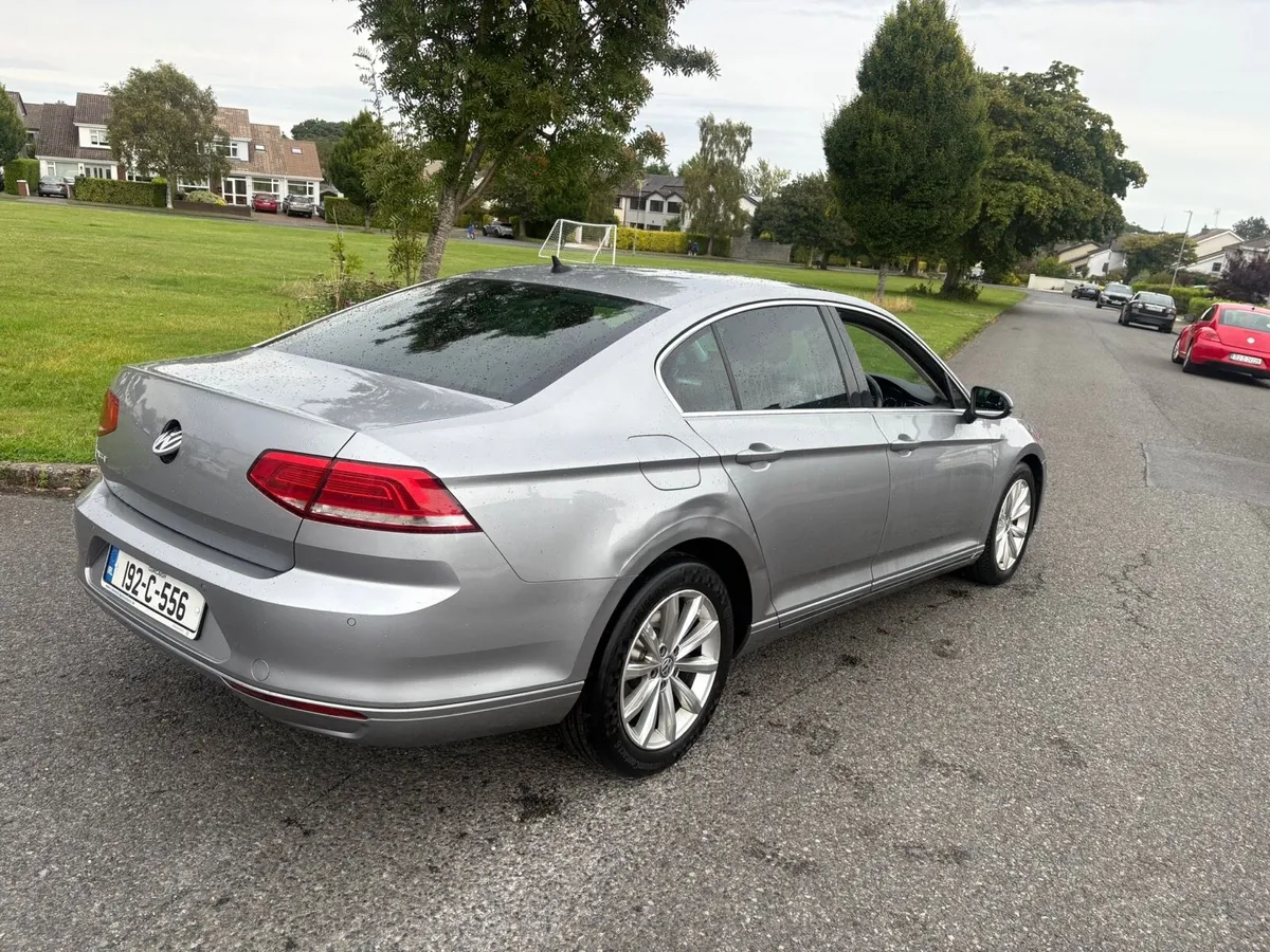 Volkswagen Passat - Image 2
