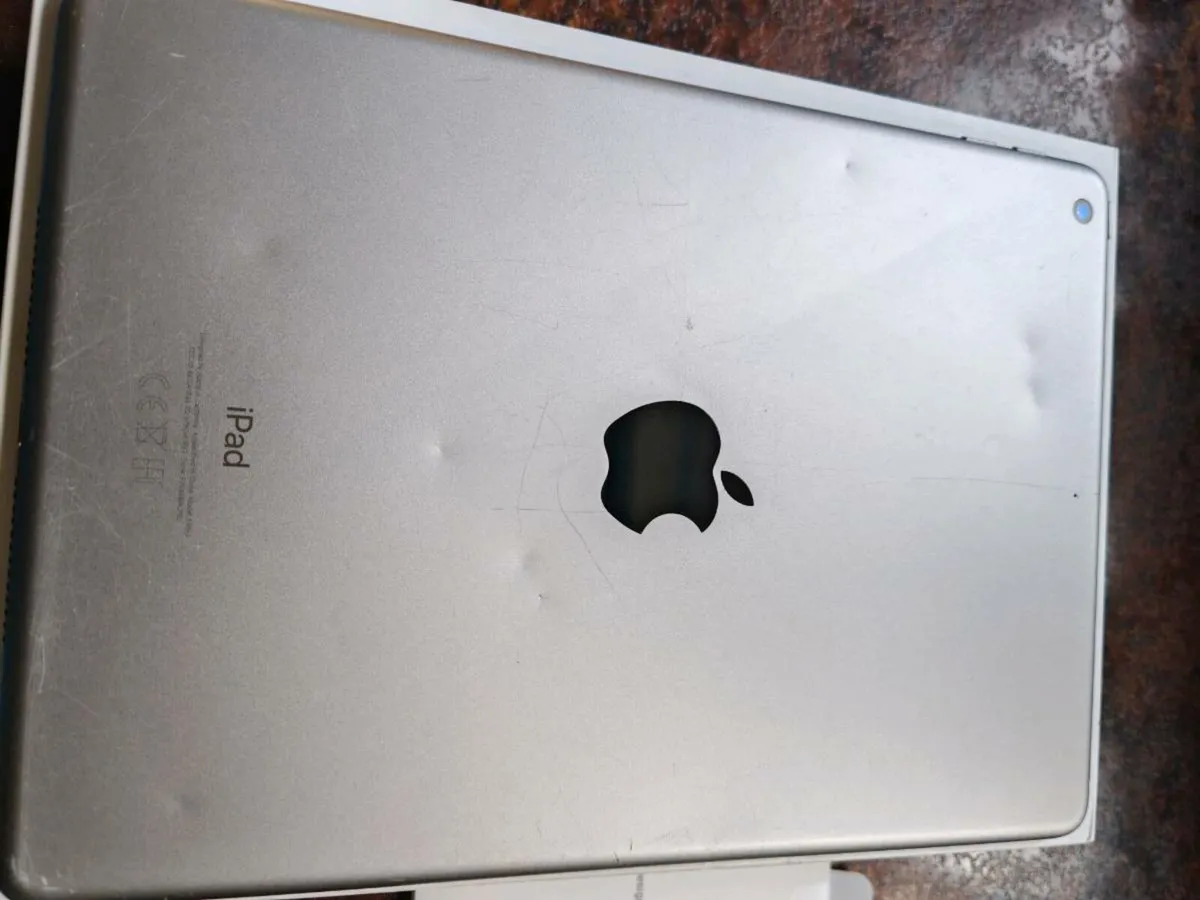 IPad 6th generation - Image 4