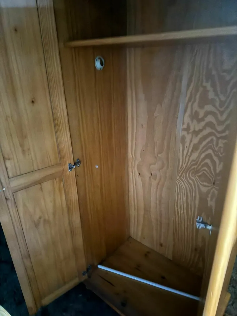 wardrobe - Image 2
