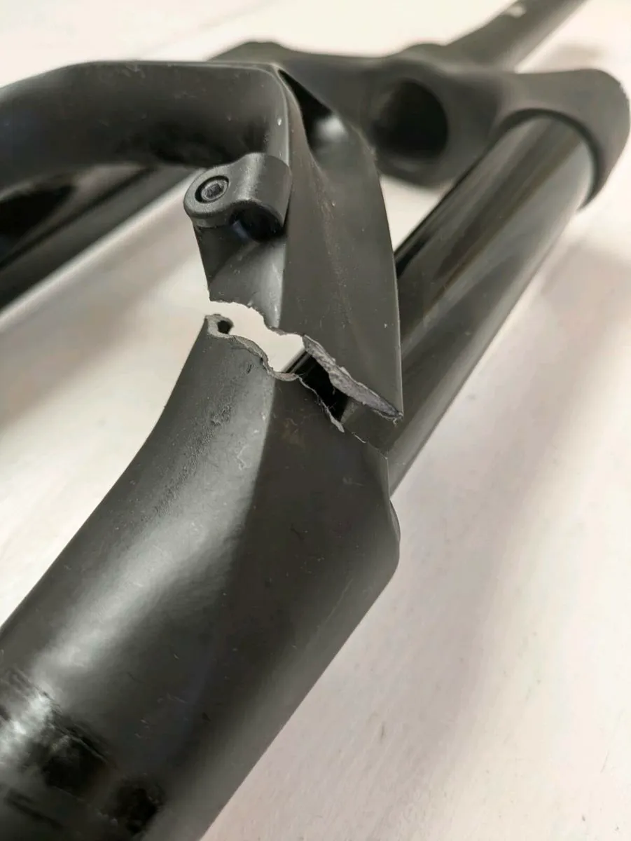 Broken crest 34 29er fork - Image 1