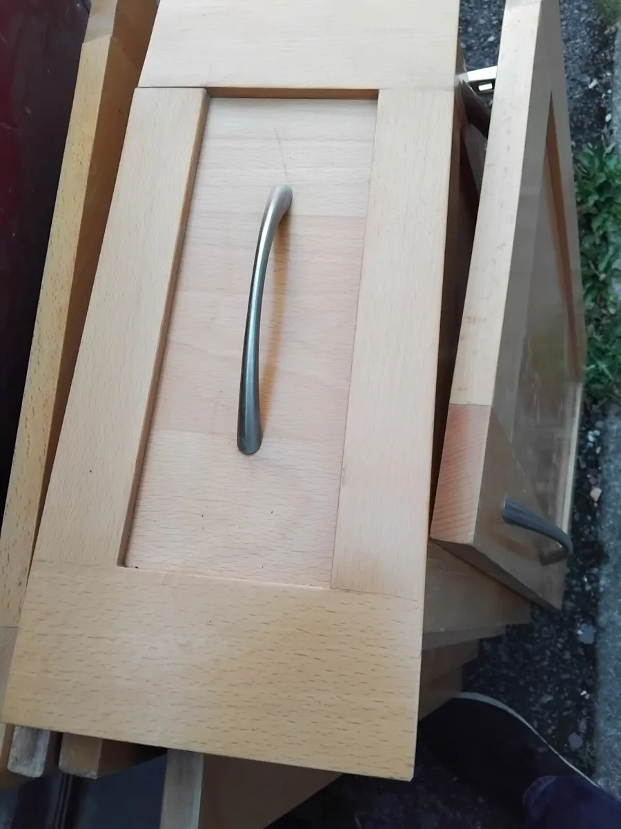 Kitchen doors, worktops - Image 1