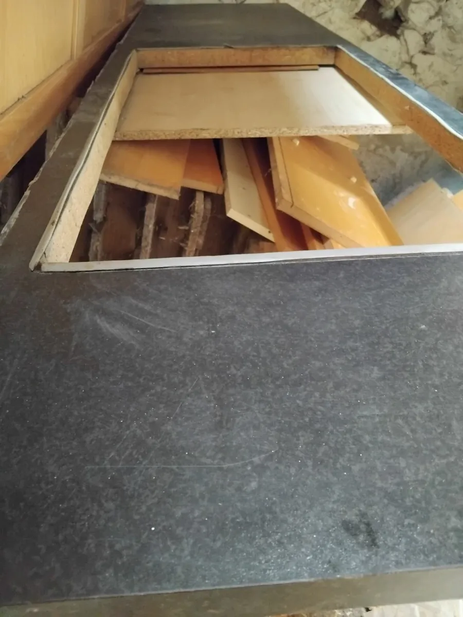 Kitchen doors, worktops - Image 2