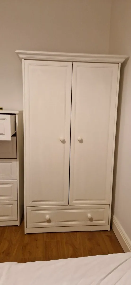 Bedroom furniture - Image 1