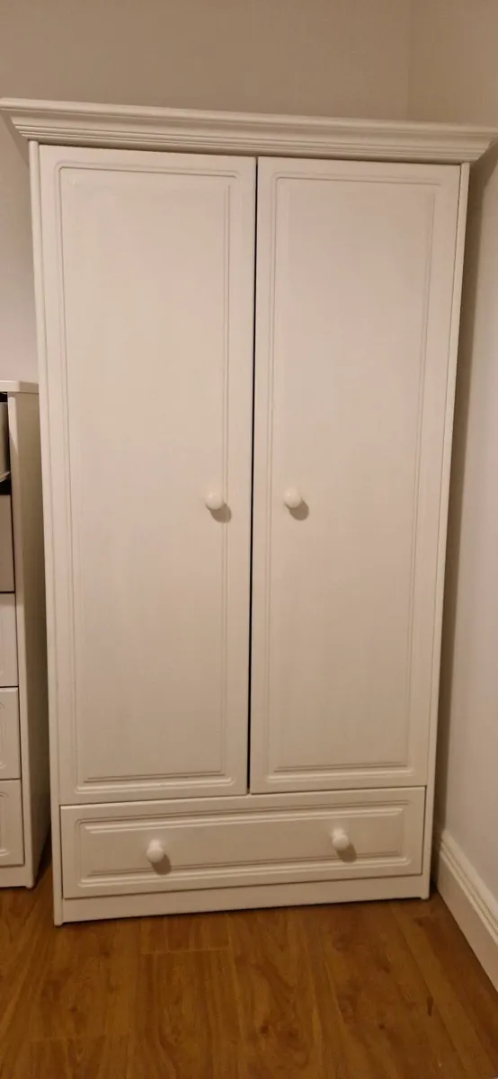 Wardrobe - Image 4