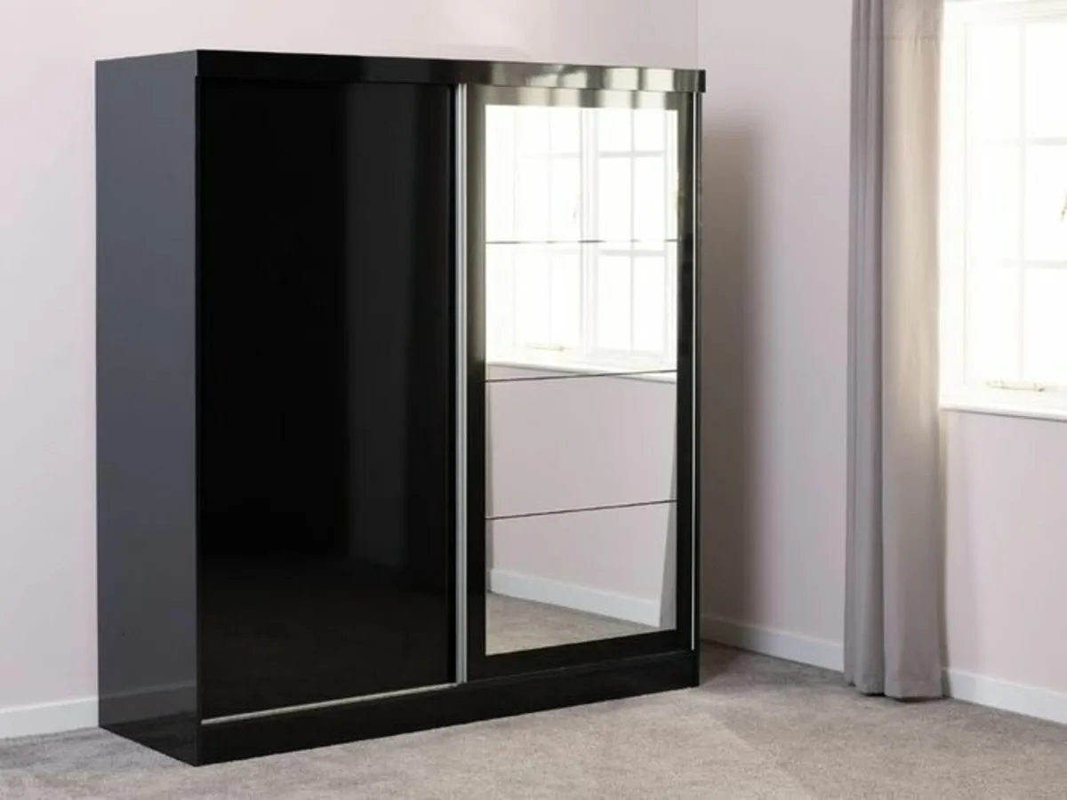 WARDROBES - Image 1