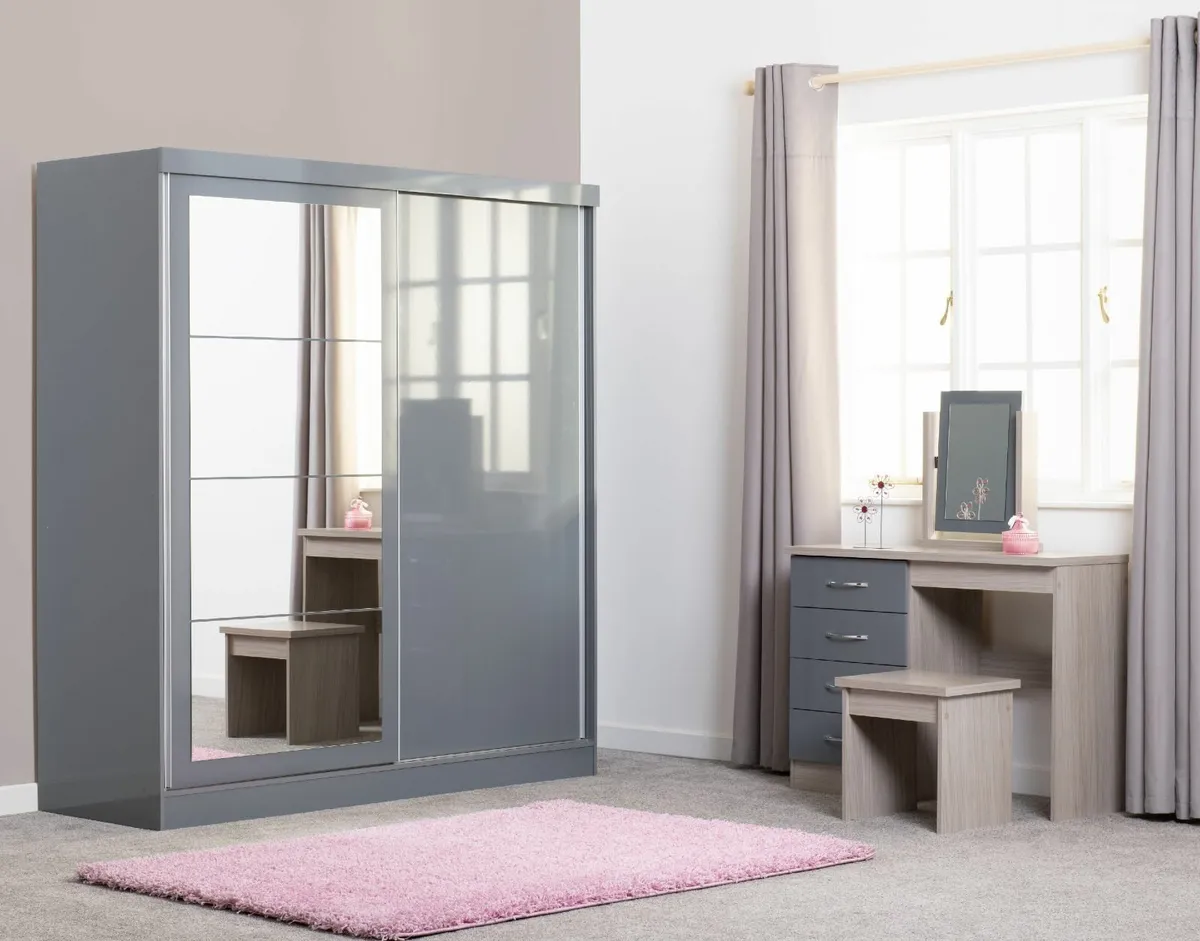WARDROBES - Image 1