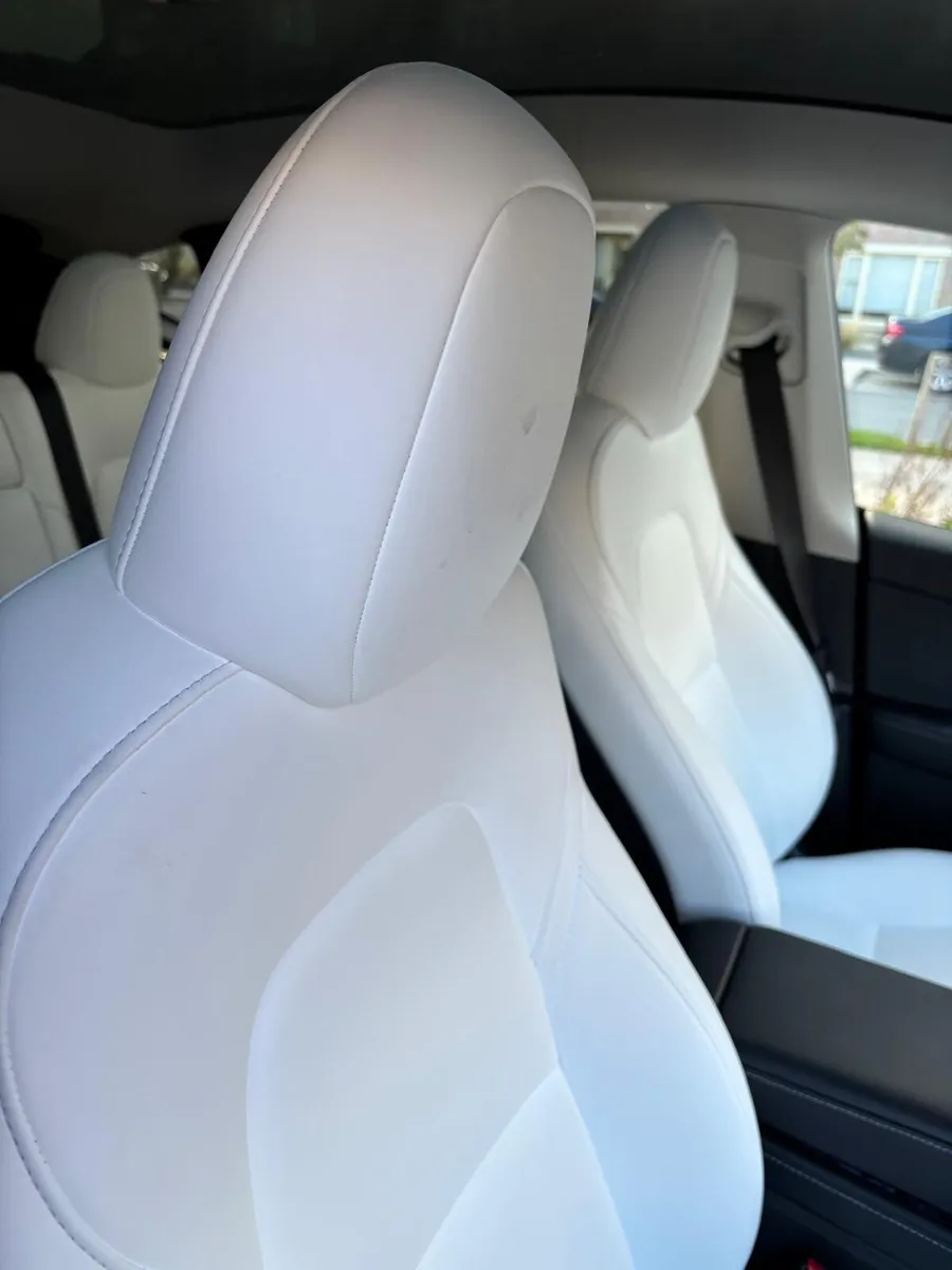 Tesla Model Y 2023 - Image 2