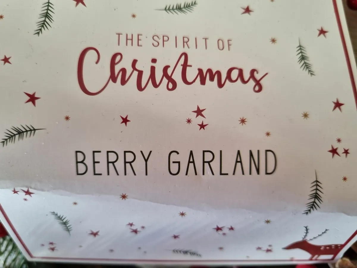 Red berry garland - NEW - Image 3