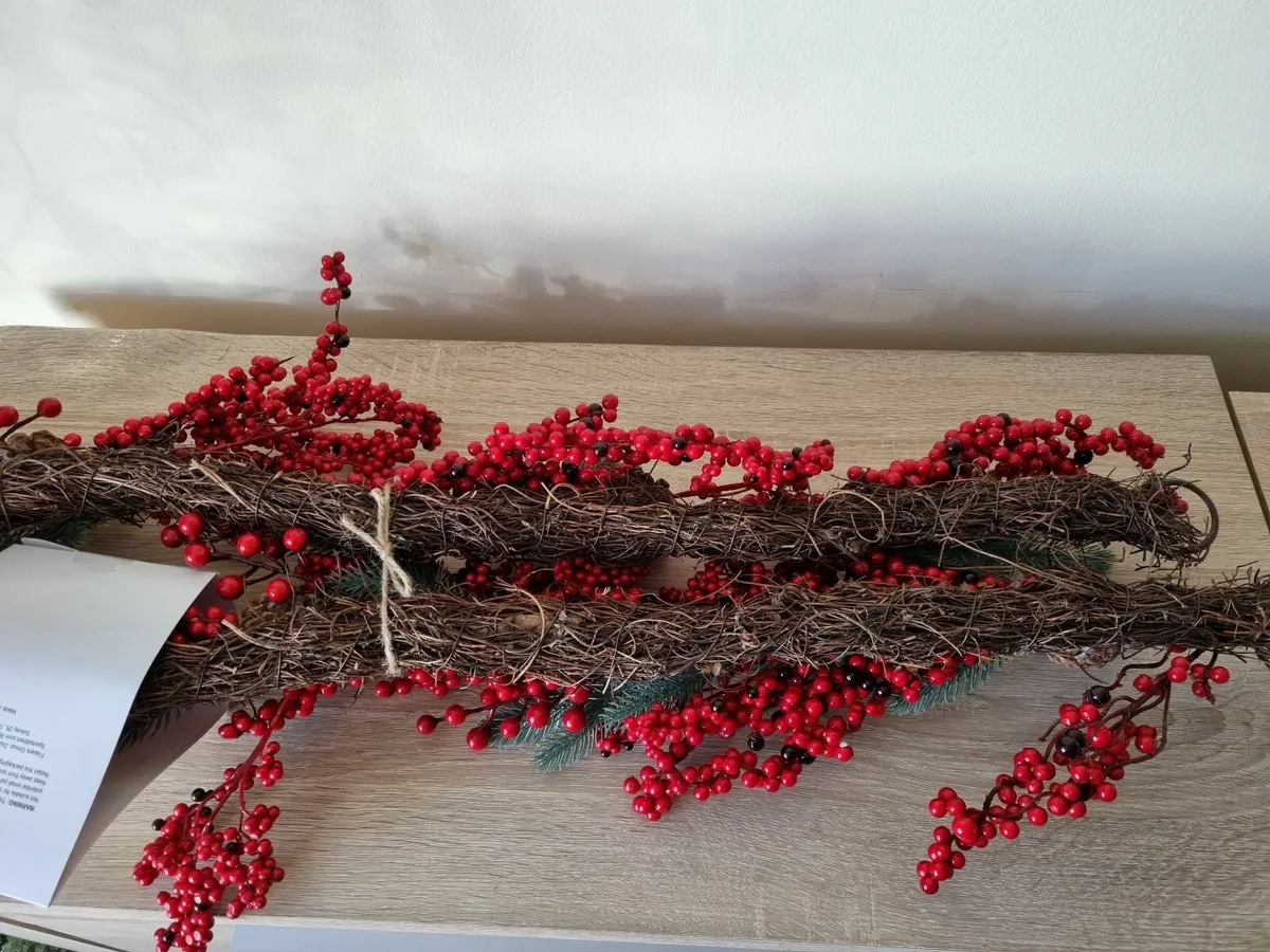 Red berry garland - NEW - Image 4