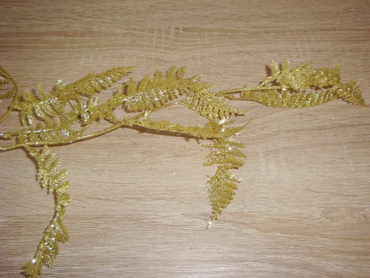 Christmas gold glitter fern garland 180cm - Image 3