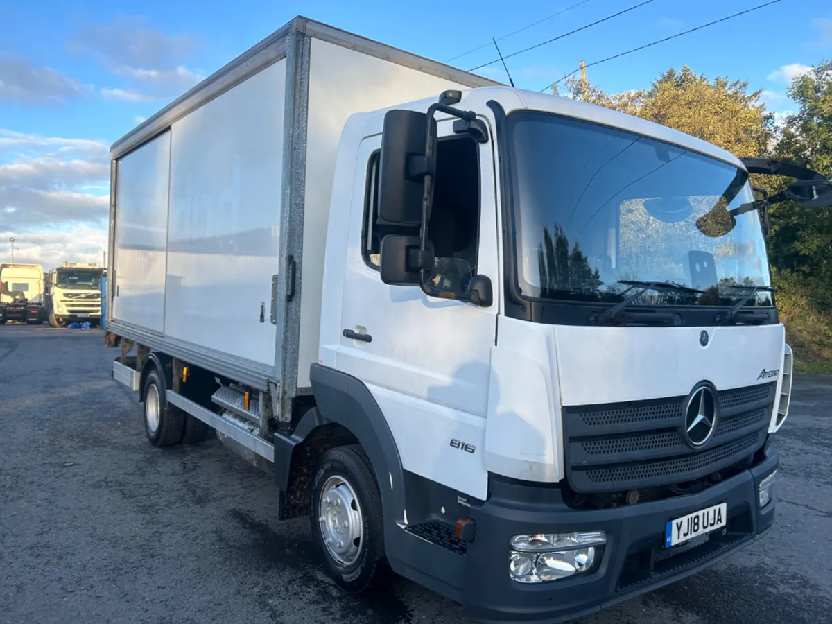 2018 Mercedes Atego 816 swb sliding side box - Image 3