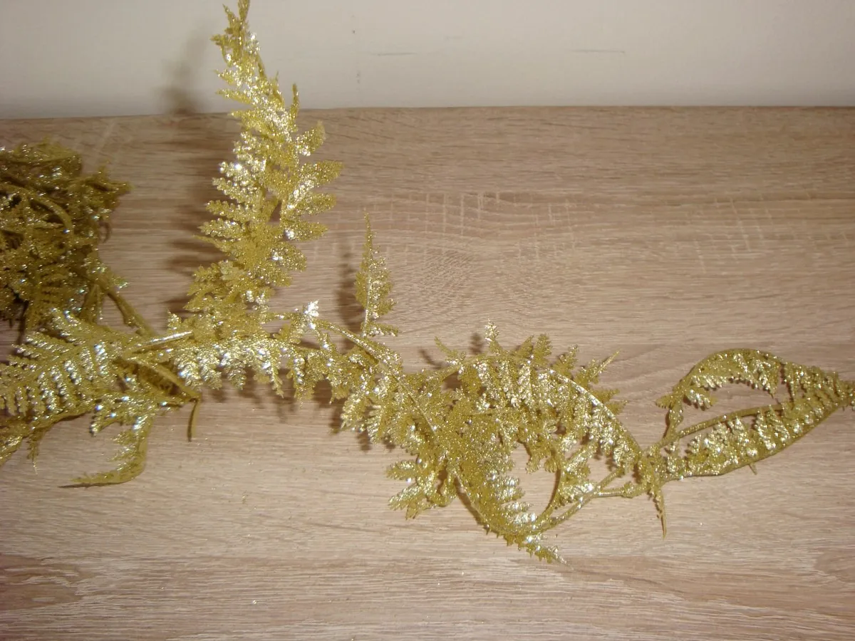 Christmas gold glitter fern garland 180cm - Image 4
