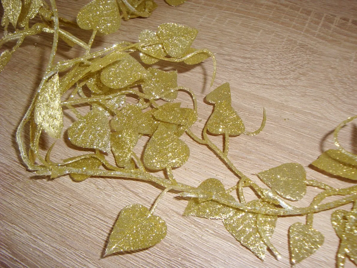 Gold glitter vine garland 180cm - Image 4