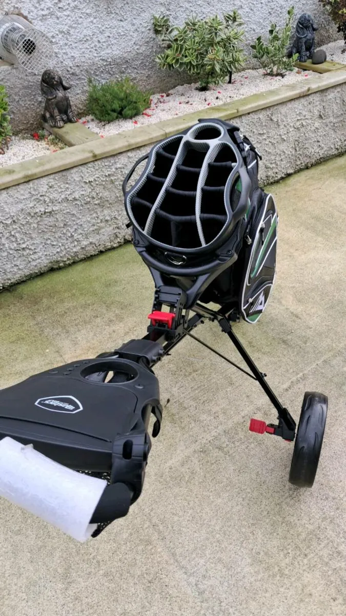 Golf bag and trolley - Image 4