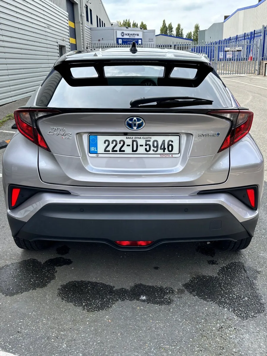 Toyota C-HR Sport Bi-Tone Hybrid - Image 4
