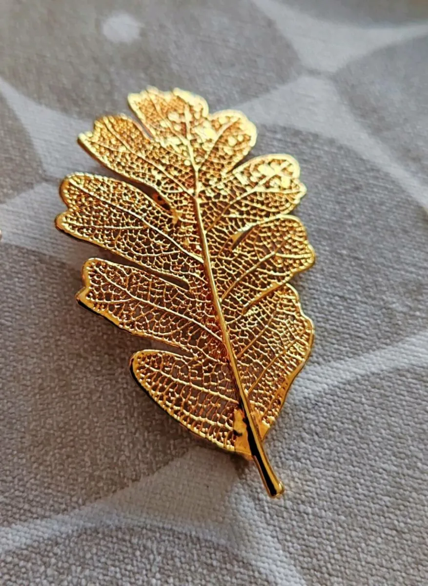 2 goldtone brooches - Image 2