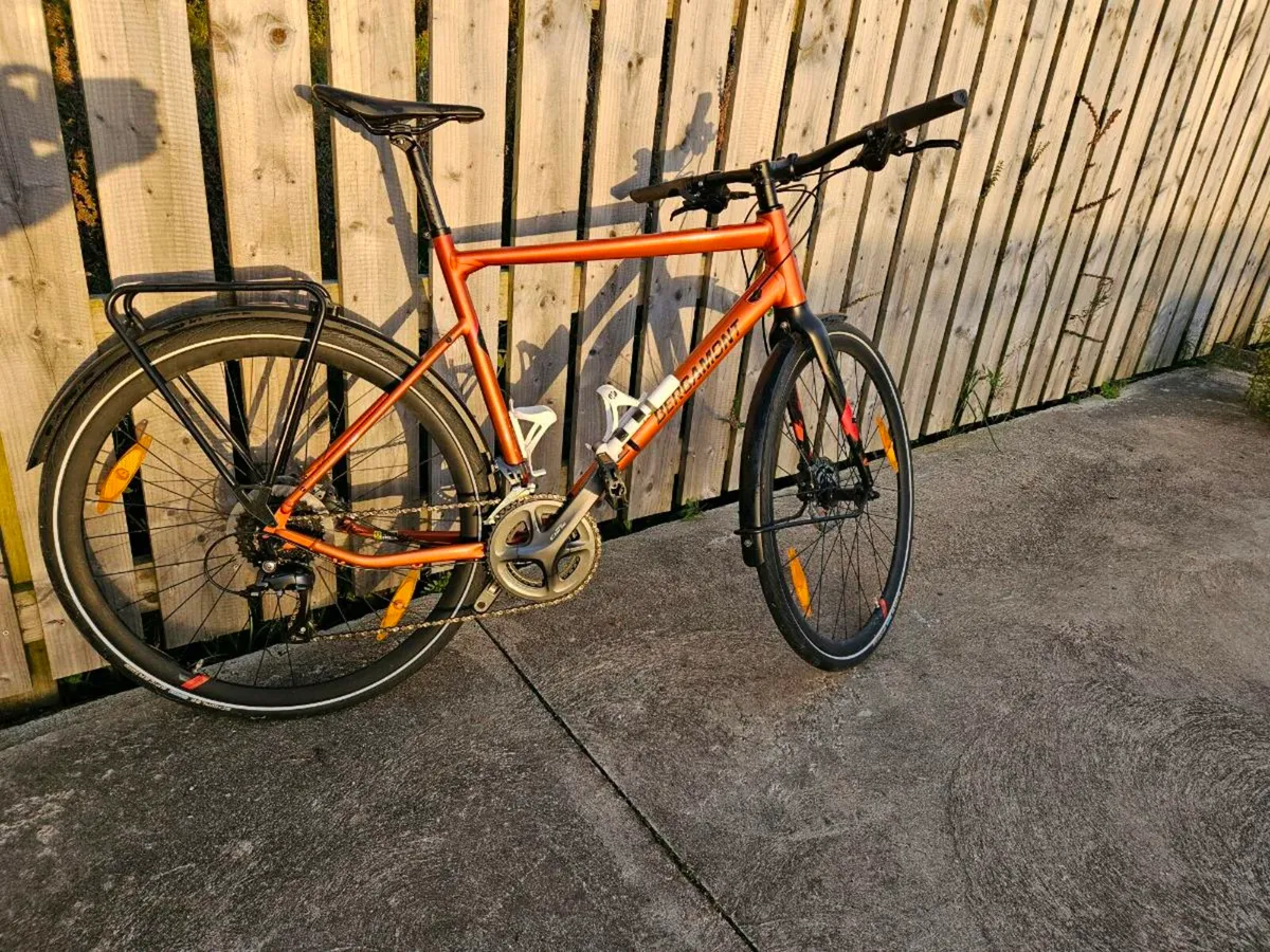 Hybrid bike - Image 1